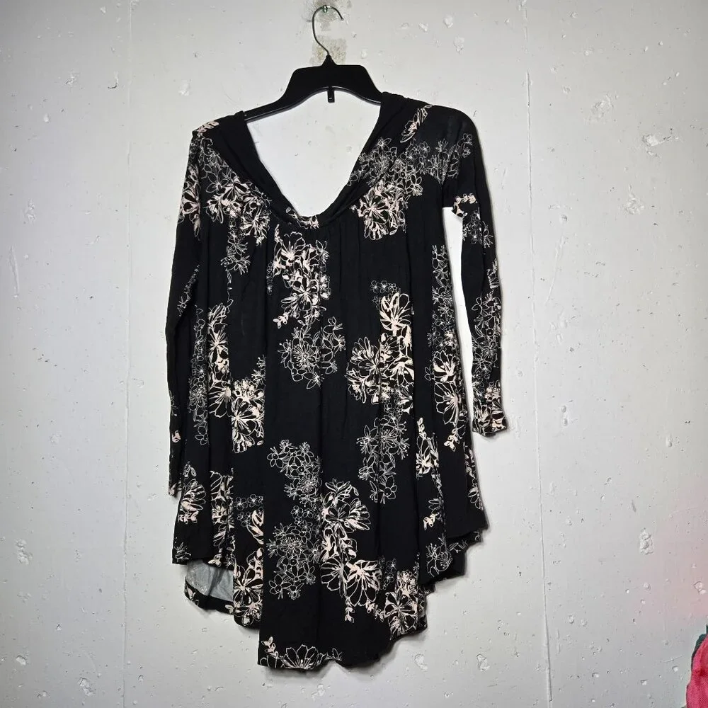 Free People Dark Floral Tunic Top Medium Boho Chic Whimsigoth Soft Grunge Romant